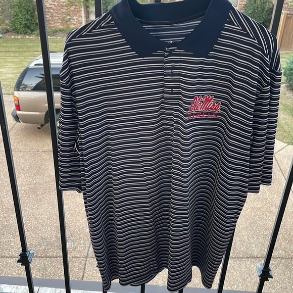 Other - Short sleeve ole miss shirt. Size Large in mens